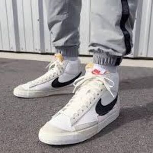 Nike Blazer Mid’ 77, with box, perfect condition